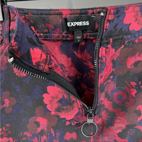 Express mini skirt Size2. Black and red - Picture 3 of 6